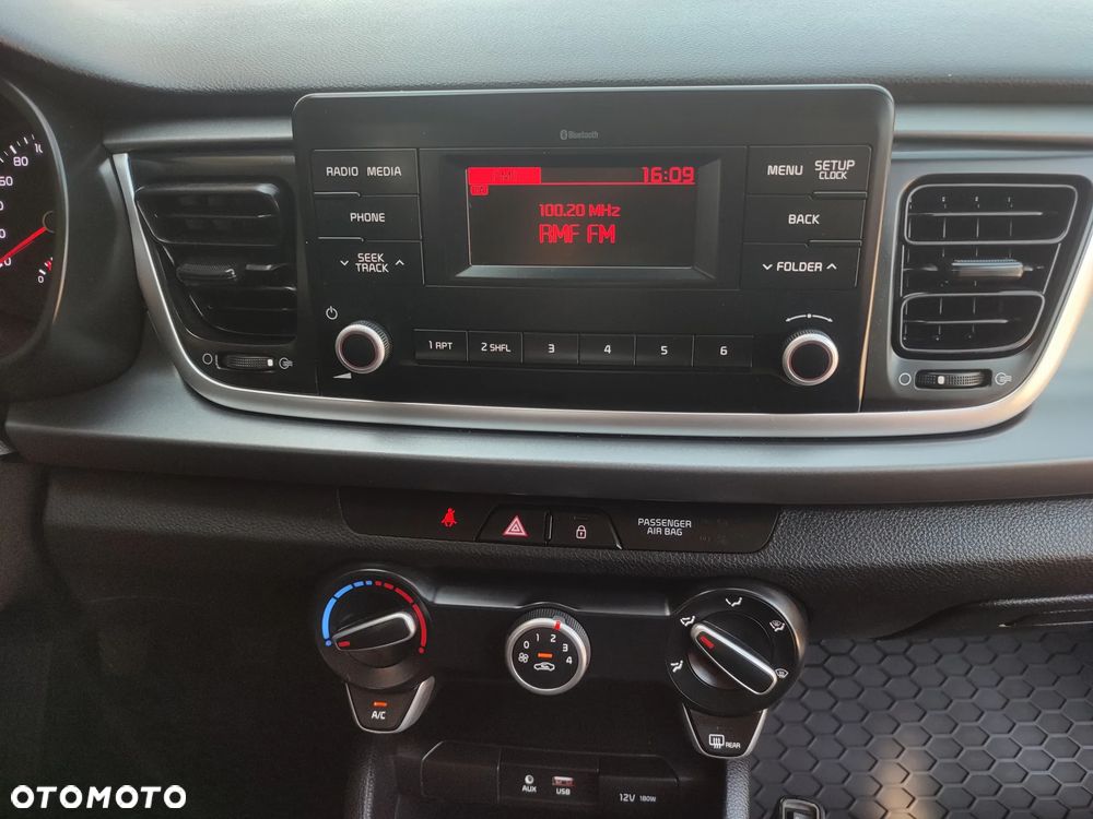Kia Rio 1.2 Dream Team Edition - 28