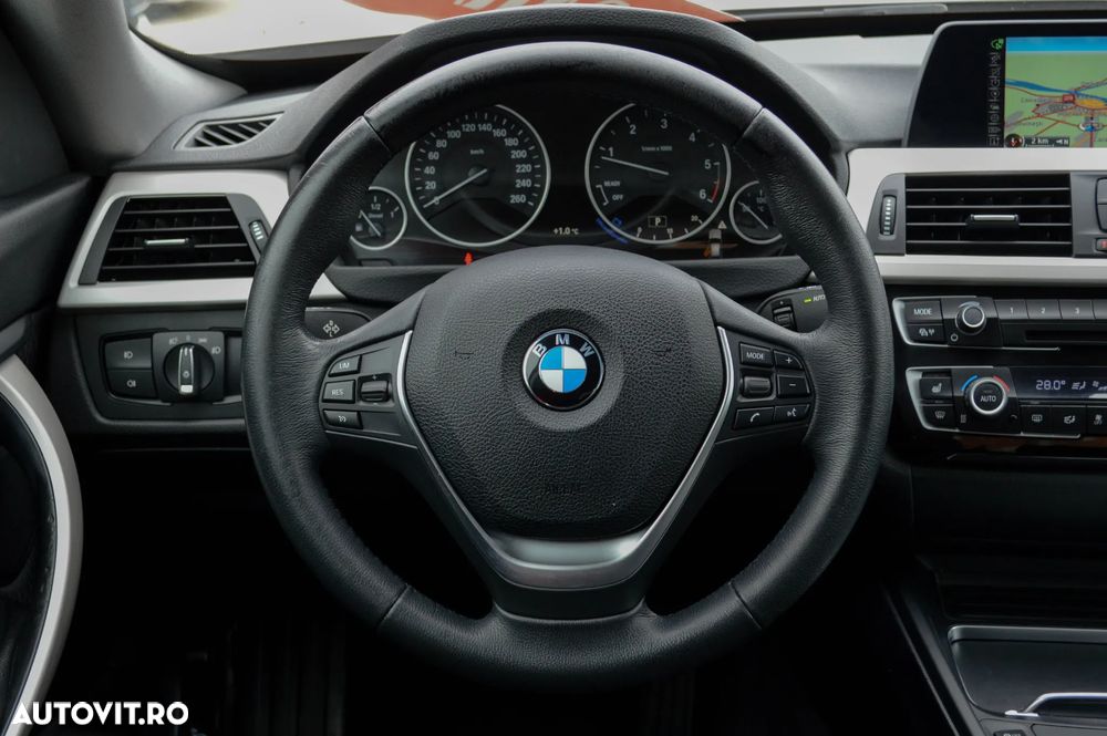 BMW Seria 3 320d Aut. Advantage - 28