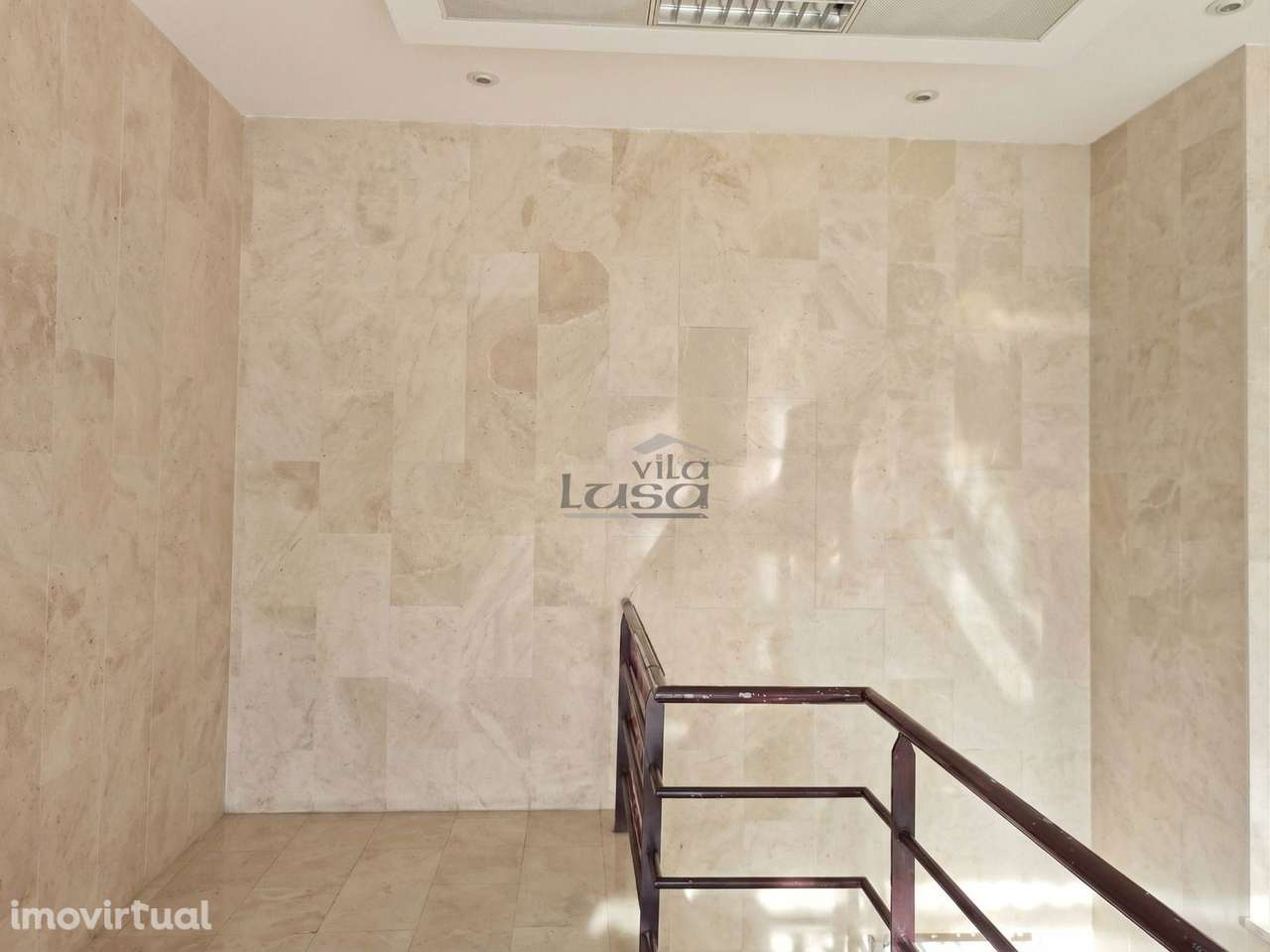 Espaço comercial com 451 m², localizado em Vilar de Andorinho, Vila... - Grande imagem: 4/22