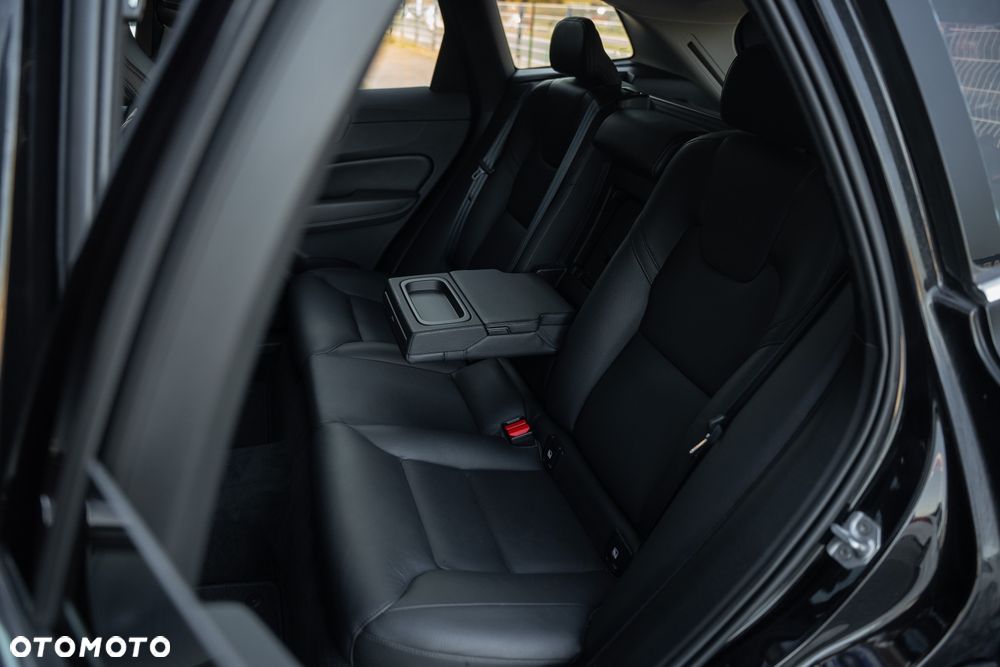 Volvo XC 60 B4 D Momentum Pro - 34