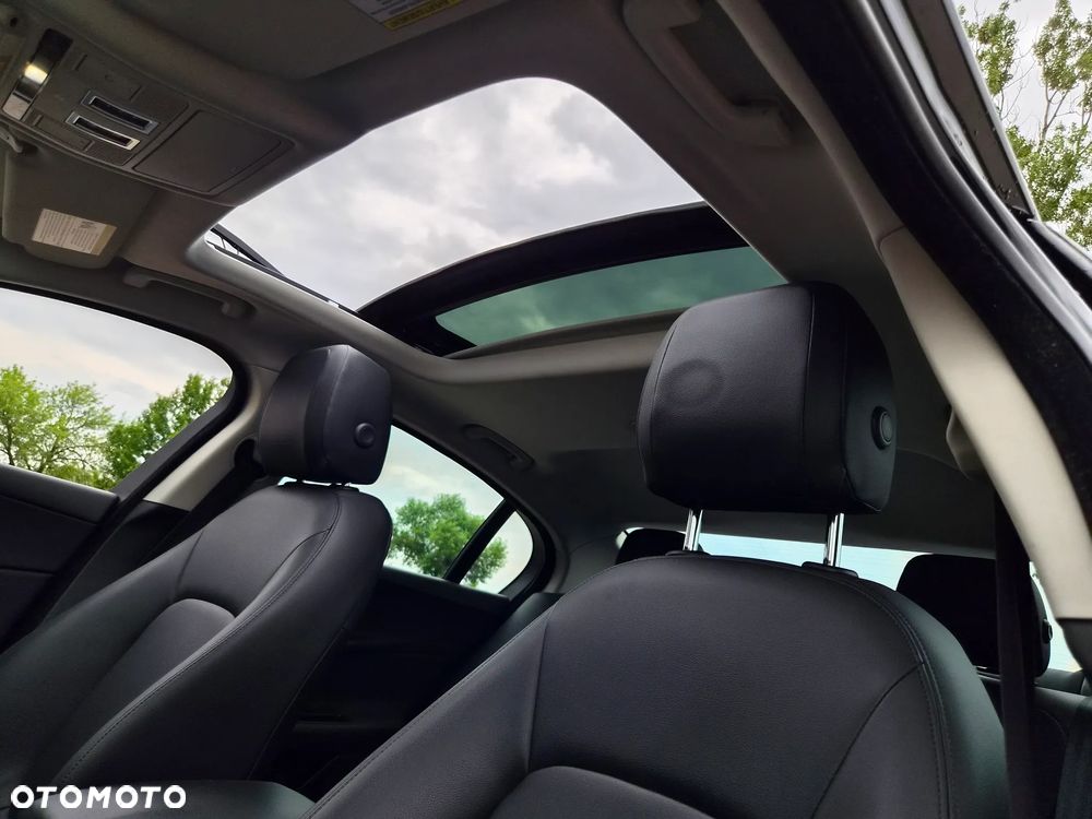 Jaguar XE 2.0 T Prestige - 24