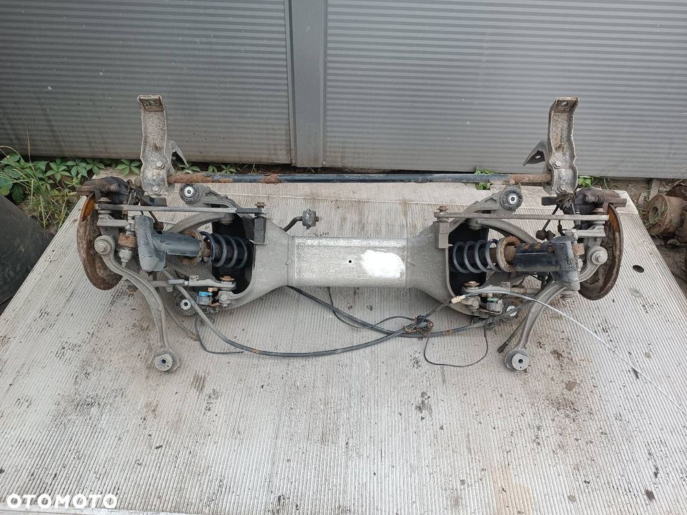 KOMPLETNE ZAWIESZENIE BELKA SANKI TYŁ WAHACZE HAMULCE PEUGEOT 407 I COUPE - 1