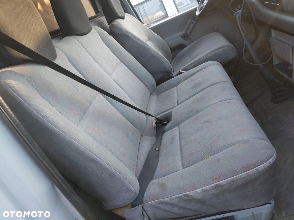 Volkswagen LT35 96-06 LT 35 bus blaszak silnik 2.5 TDI 109KM skrzynia biegów lewarek wybierak błotnik zderzak szyba podnośnik boczek wał most podpora koło felga fotel fotele maglownica turbina rura dolotowa mechanizm panel konsola podłoga rurka EGR chłodnica pas przedni stopień felgi wydech tłumik NA CZĘŚCI WSZYSTKIE CZĘŚCI - 13