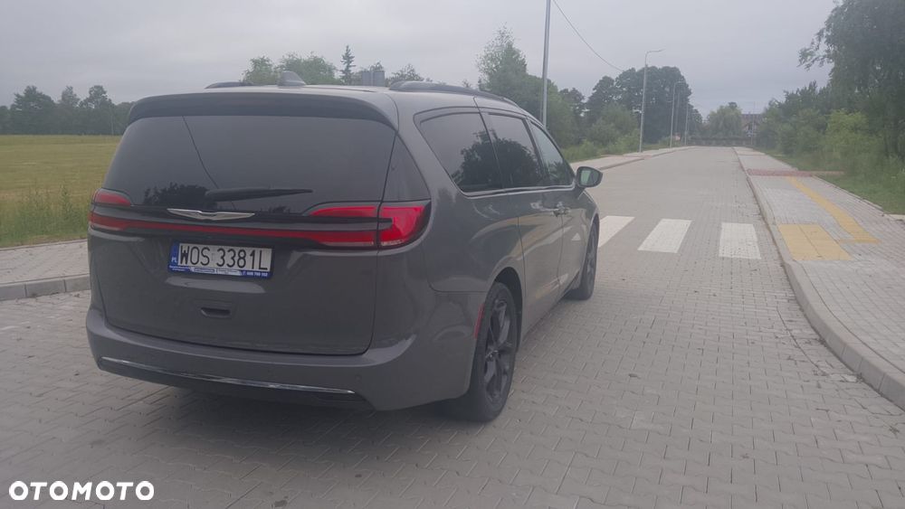 Chrysler Pacifica - 4