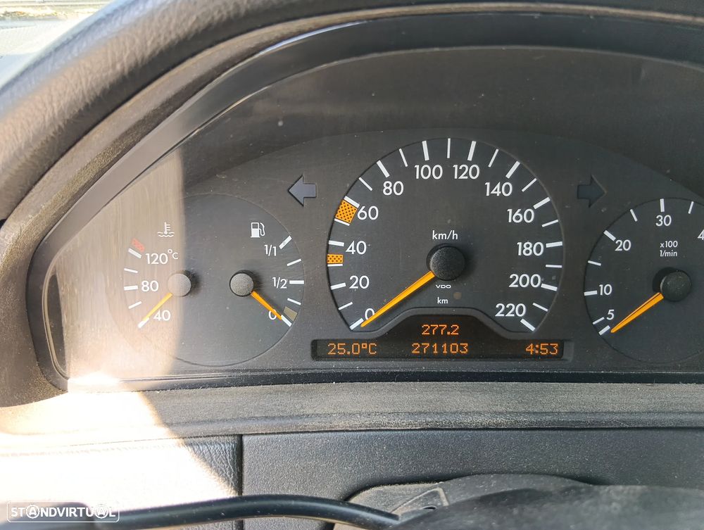Mercedes-Benz E 300 - 25