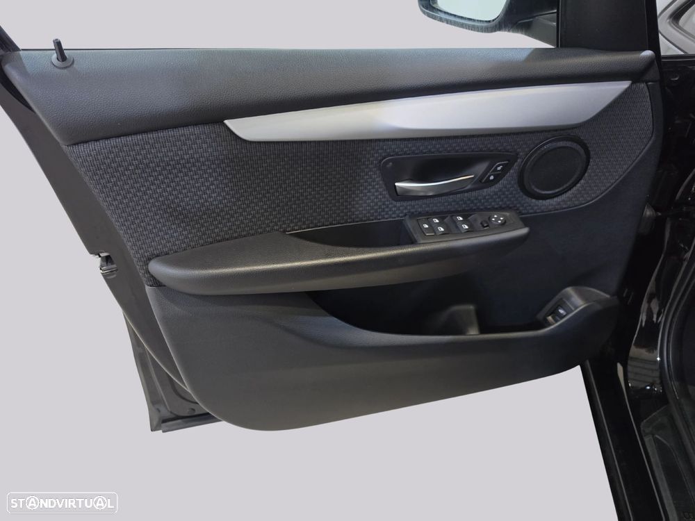 BMW 216 Gran Tourer d - 11