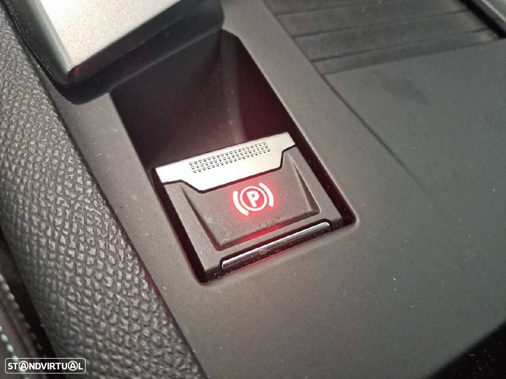 Peugeot 308 1.2 Hybrid Allure e-DCS6 - 24