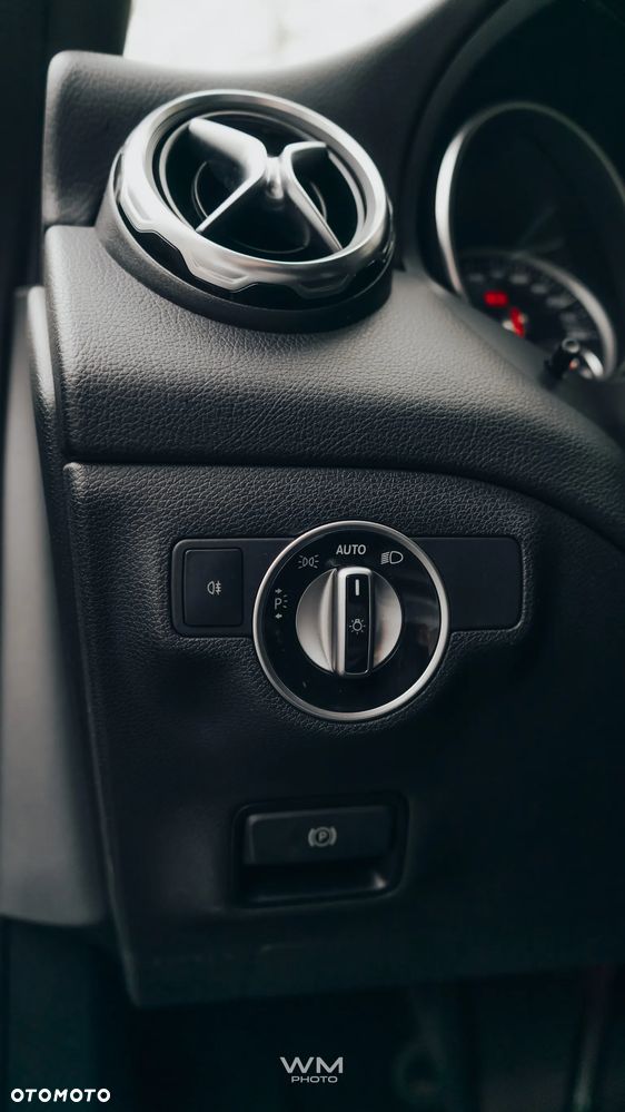 Mercedes-Benz GLA 200 7G-DCT AMG Line - 13