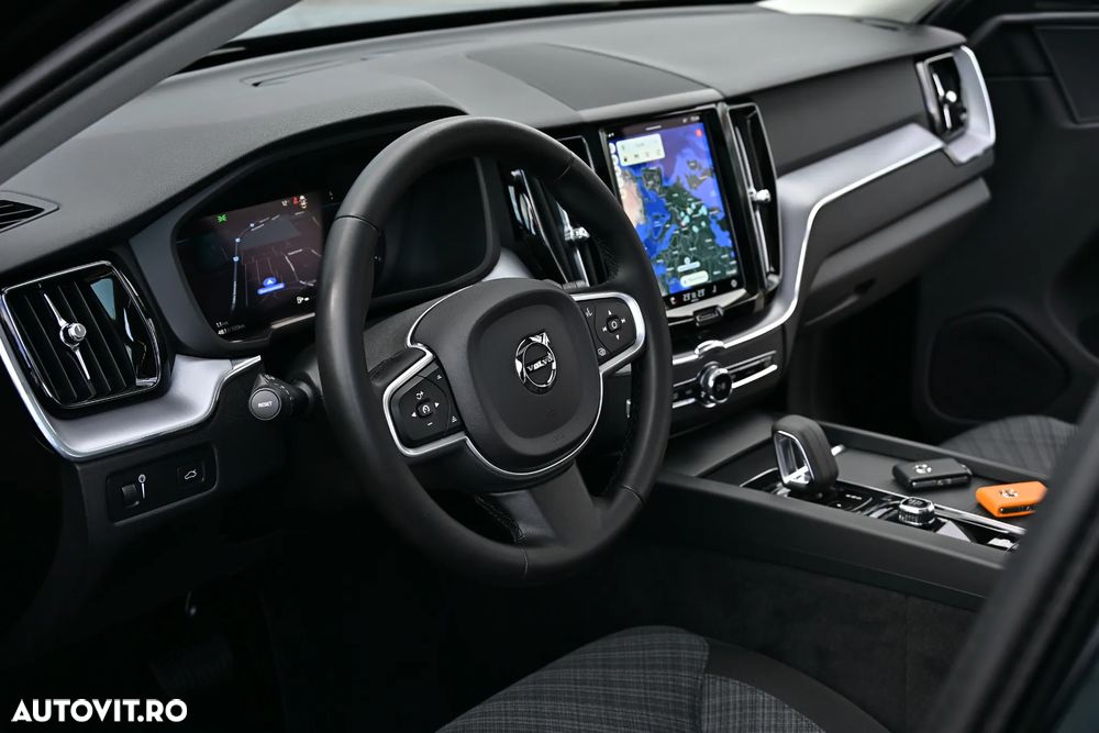 Volvo XC 60 B4 MHEV AT AWD Ultimate Dark - 24