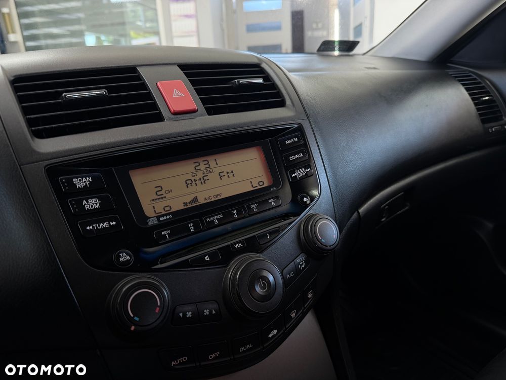 Honda Accord 2.0 Comfort - 36