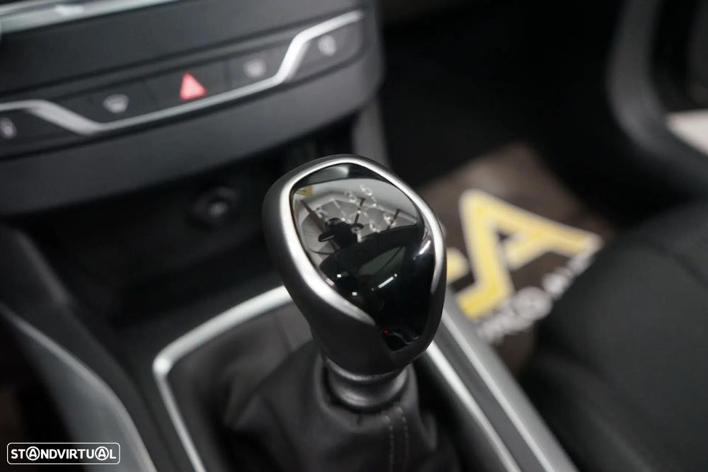 Peugeot 308 1.2 PureTech Allure Pack - 26