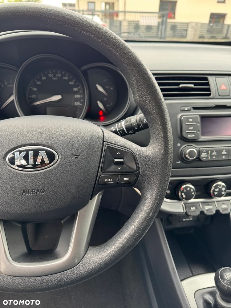 Kia Rio - 16