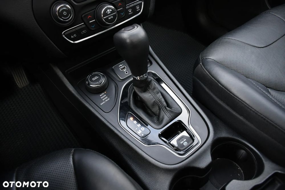 Jeep Cherokee 3.2 V6 Active Drive I Limited - 19