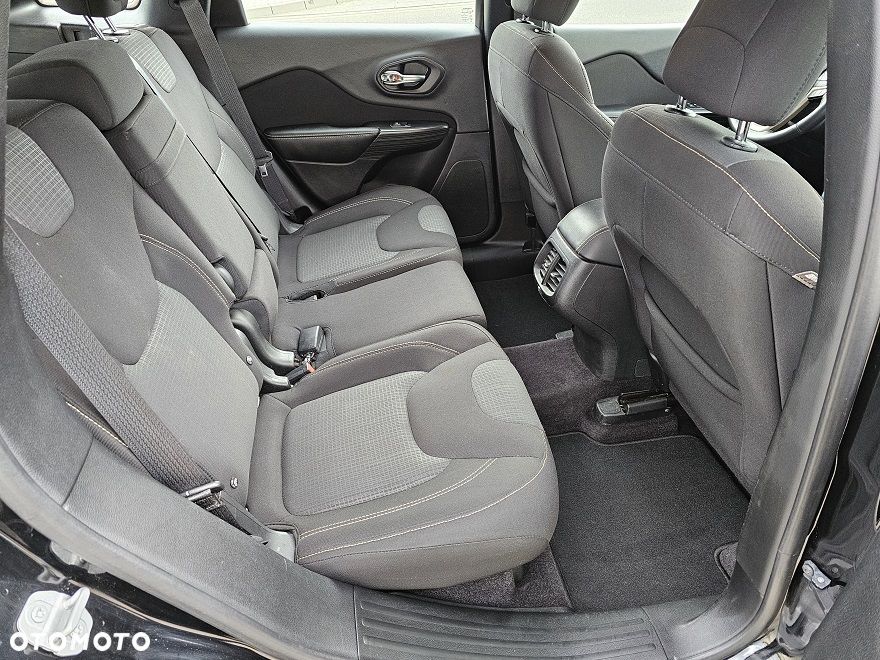 Jeep Cherokee 2.0 MJD 4x2 Longitude EU6 - 16