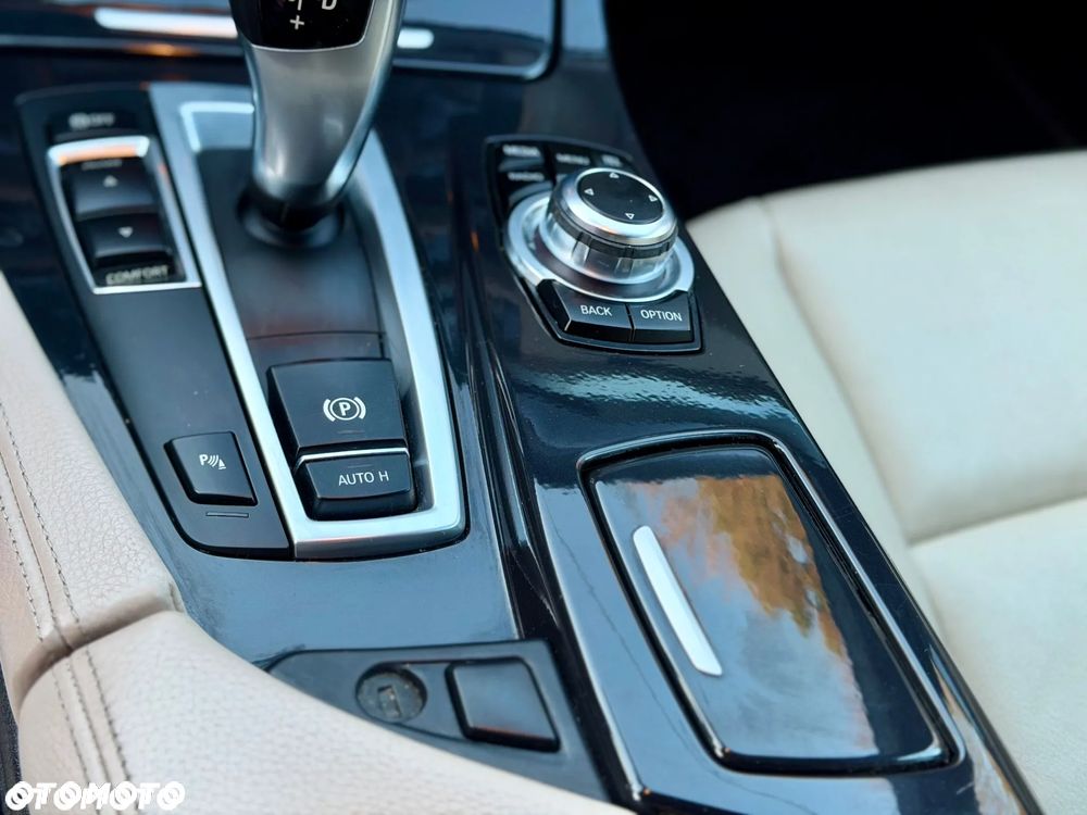 BMW Seria 5 520d - 25