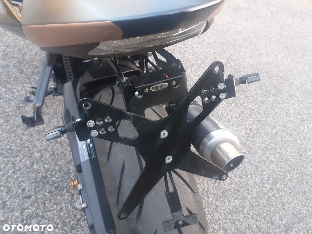 Suzuki GSX - 25