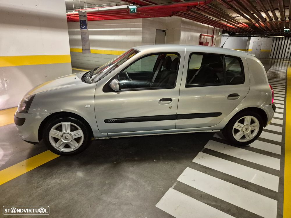 Renault Clio 1.2 16V Confort Dynamique - 2