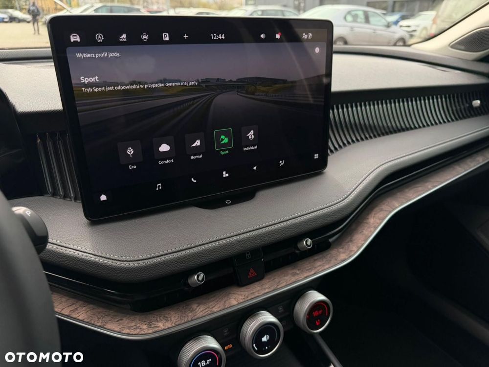 Skoda Superb 2.0 TDI SCR 4x4 L&K DSG - 14