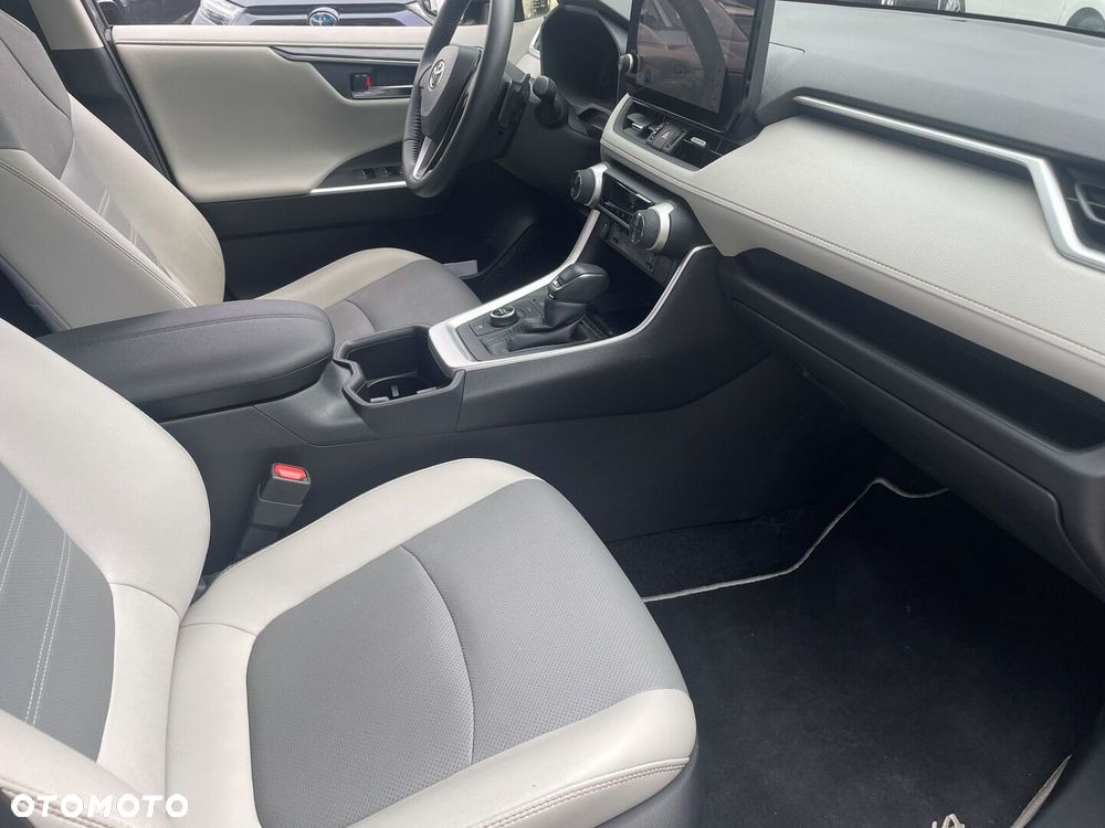 Toyota RAV4 - 11