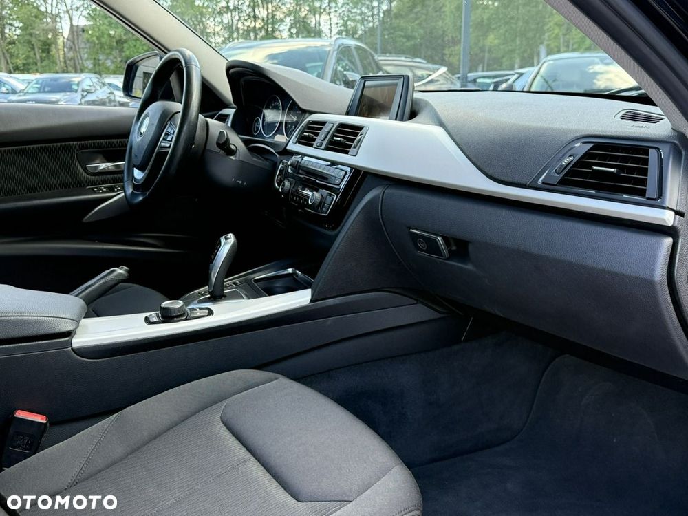 BMW Seria 3 320d - 17
