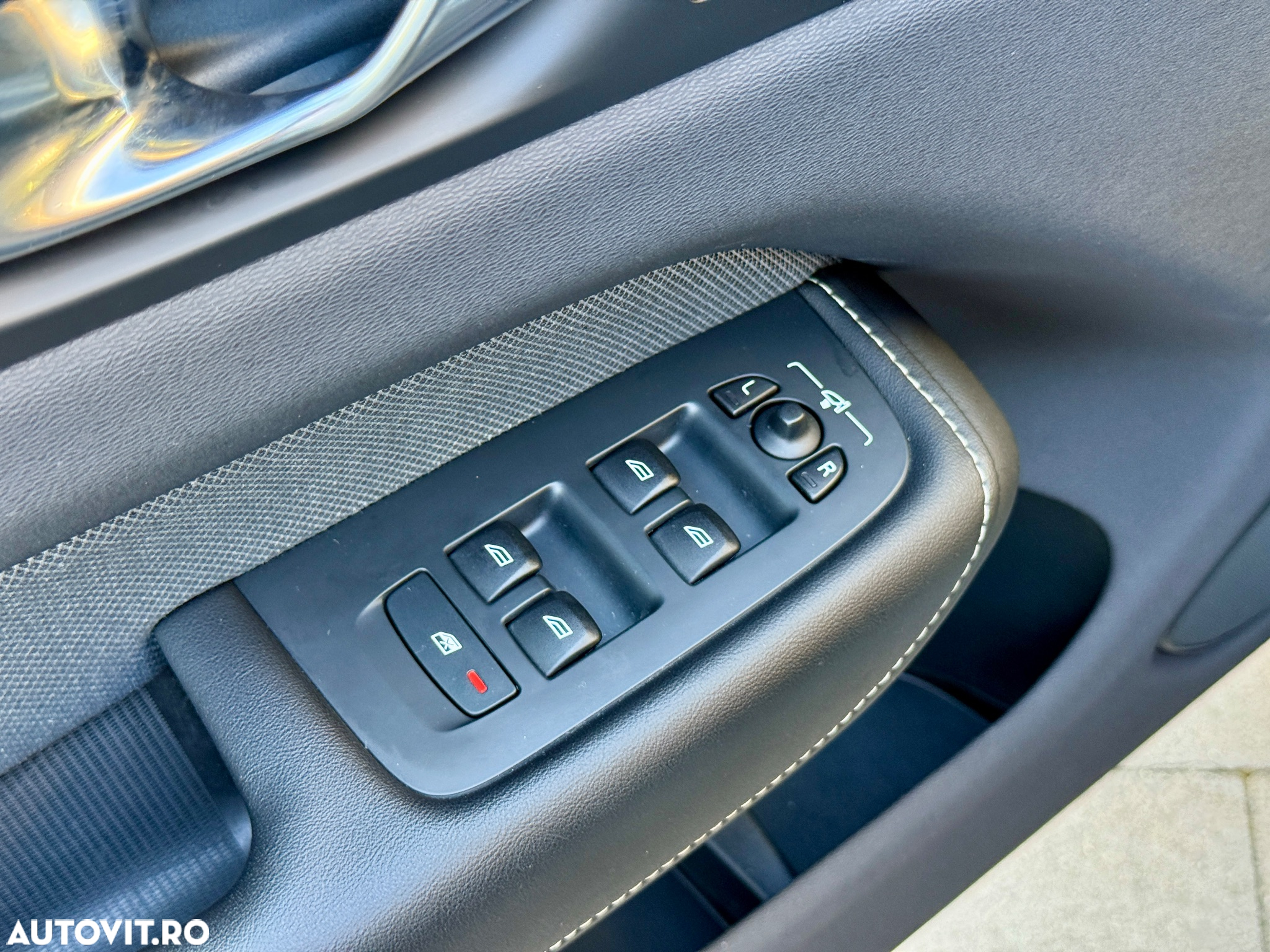 Volvo XC 60 Recharge T8 Twin Engine eAWD R-Design - 31