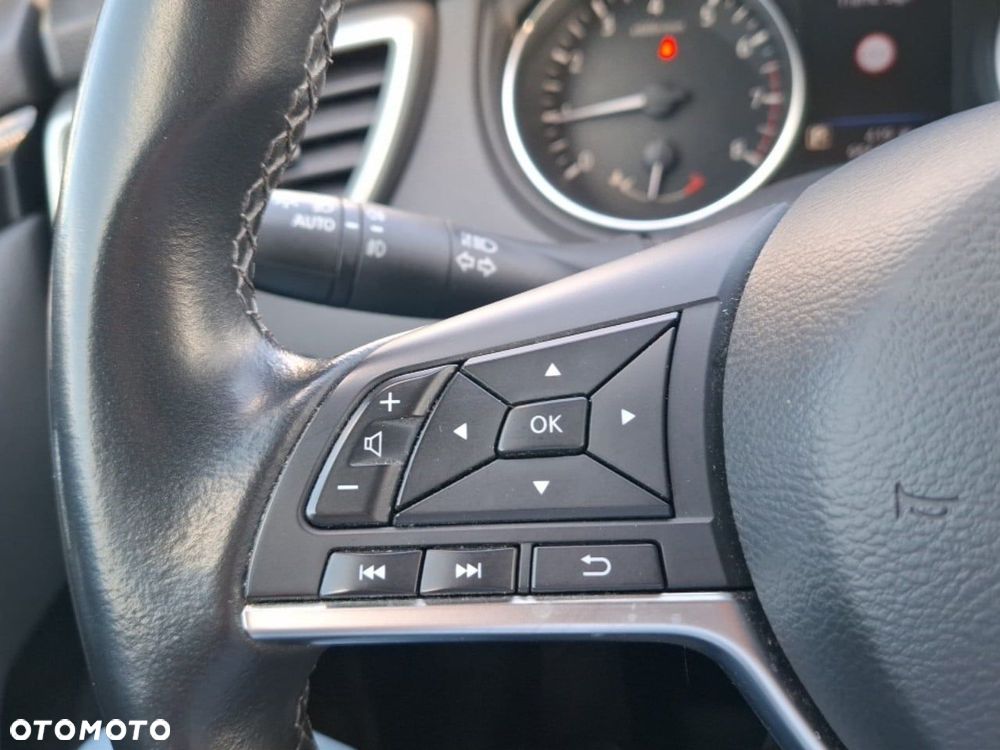 Nissan Qashqai 1.3 DIG-T N-Connecta DCT - 23