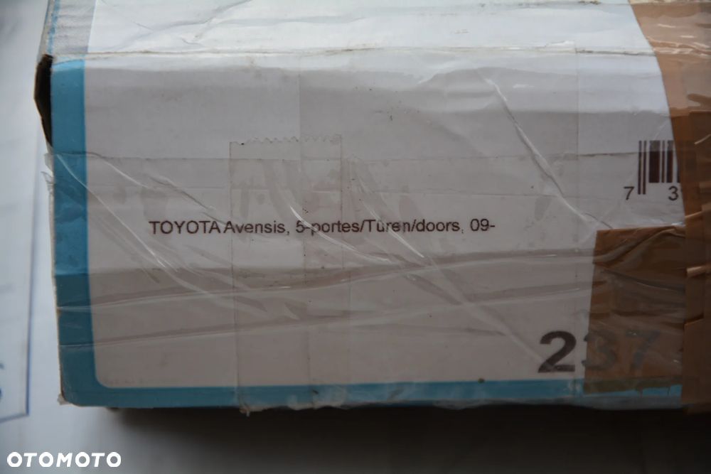 Toyota Avensis kombi 2009-   Bagażnik dachowy oryginał Norauto Alu klucz - 4