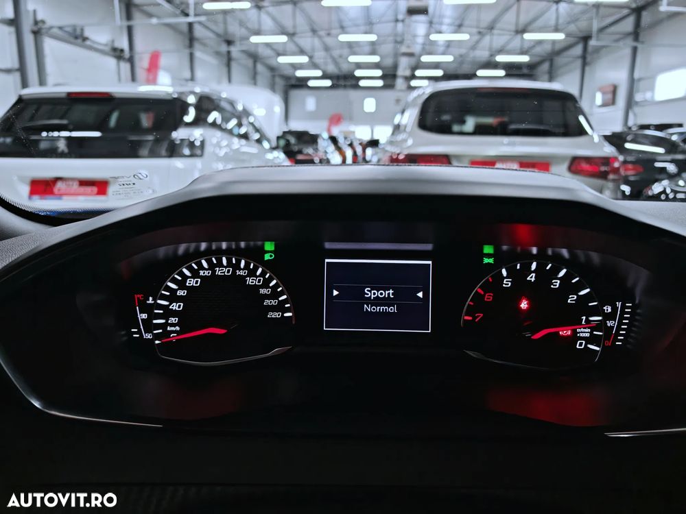 Peugeot 2008 PureTech 130 EAT8 Allure - 14