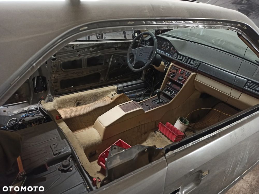 Mercedes-Benz W124 (1984-1993) - 28