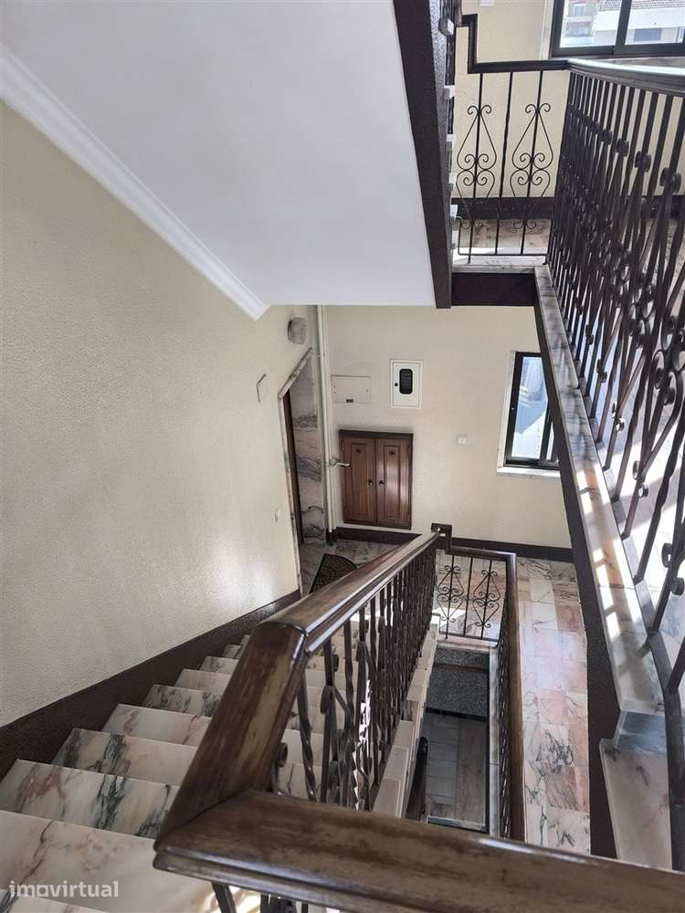 Apartamento T2 Venda em Santa Iria de Azoia, São João da Talha e Bobad - Grande imagem: 3/61