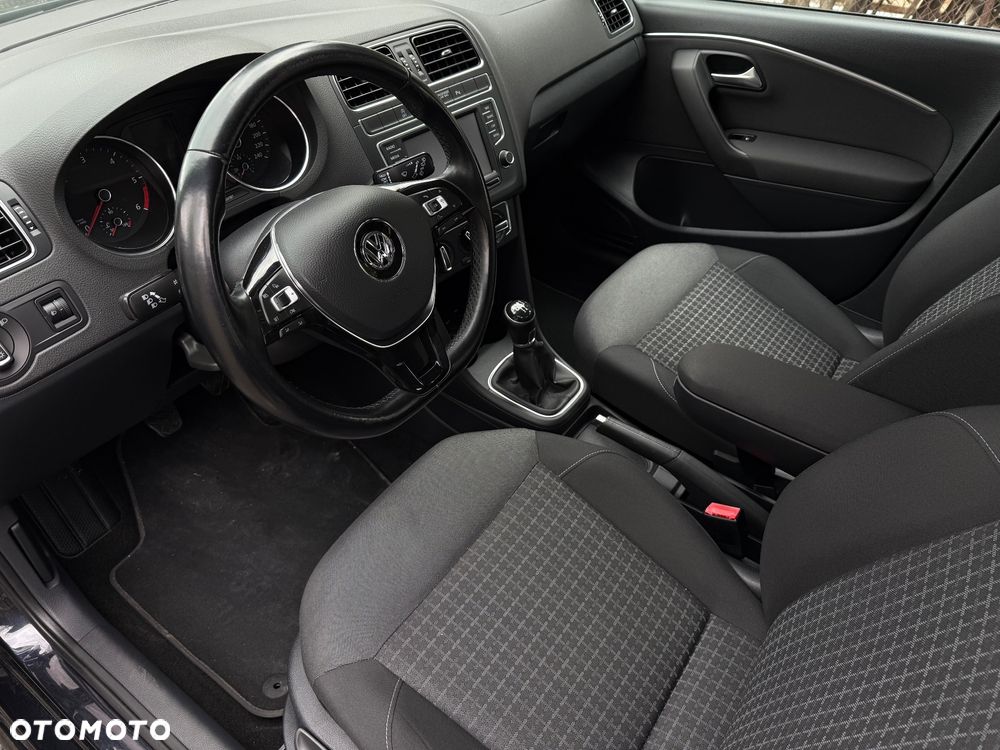 Volkswagen Polo 1.4 TDI (Blue Motion Technology) Comfortline - 25
