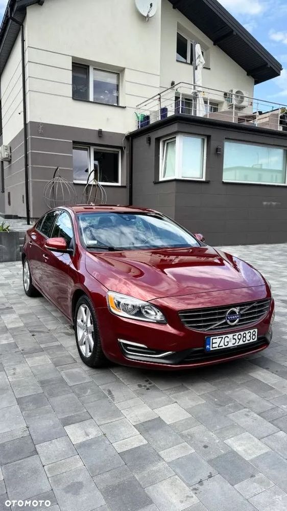 Volvo S60 T5 Momentum - 1