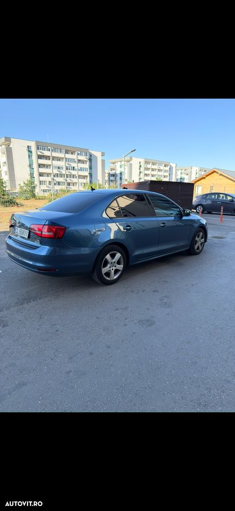 Volkswagen Jetta - 4