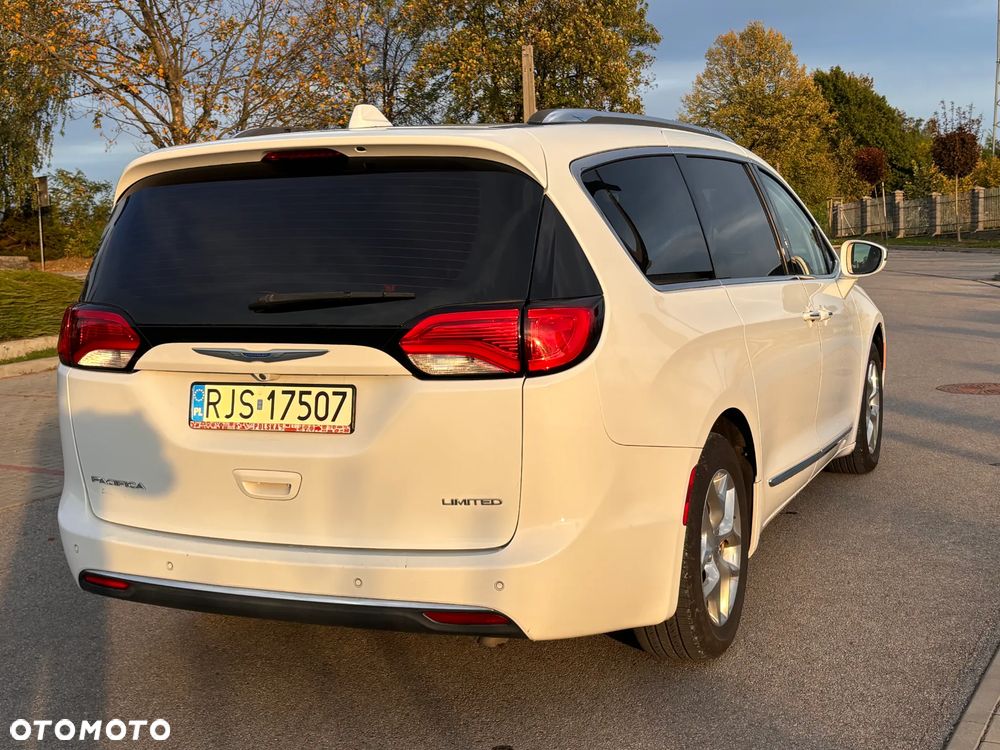 Chrysler Pacifica - 13