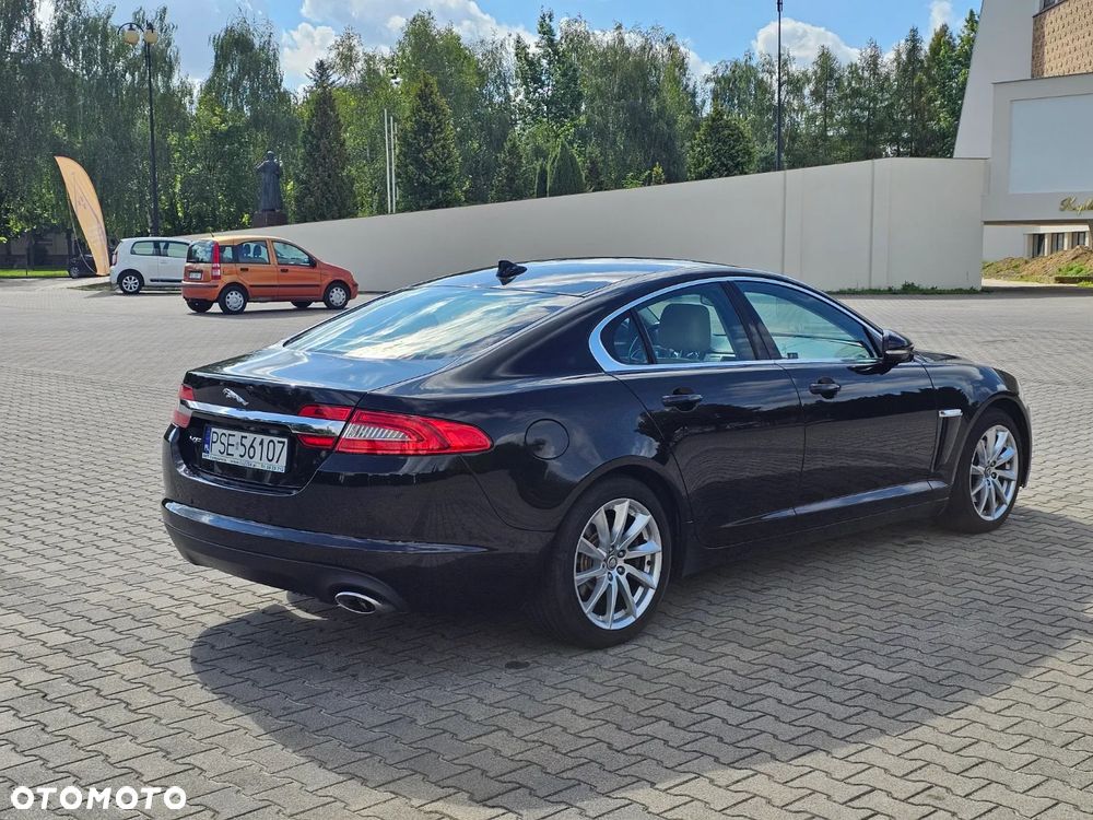 Jaguar XF 2.2 D Luxury - 8