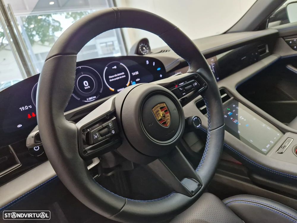 Porsche Taycan Cross Turismo 4S - 17