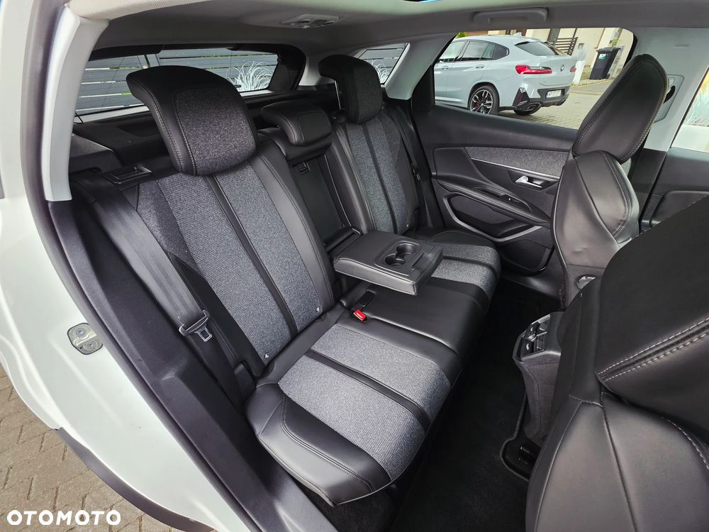 Peugeot 3008 PureTech 130 Stop & Start EAT6 Allure - 4