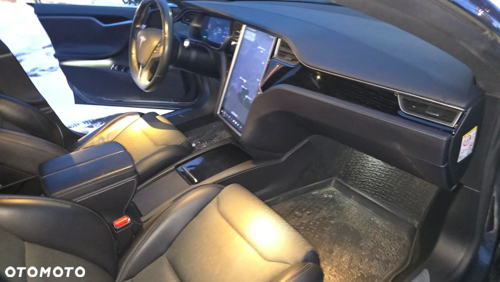 Tesla Model S - 20
