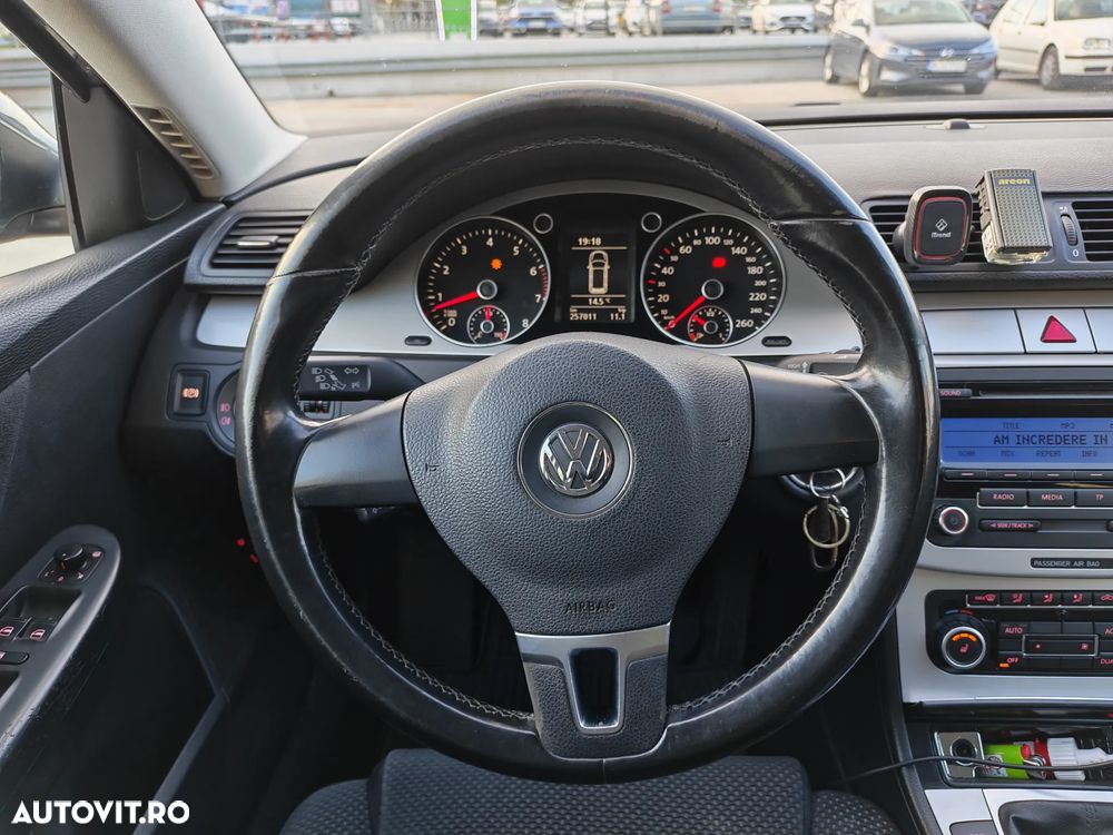 Volkswagen Passat - 12