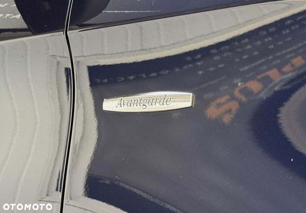 Mercedes-Benz Klasa V - 12