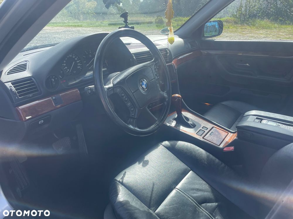 BMW Seria 7 728i L - 8