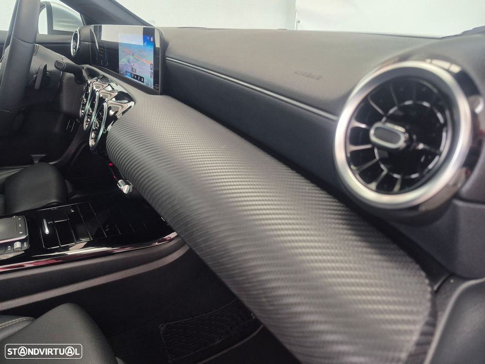 Mercedes-Benz A 180 Limousine d Progressive Aut. - 30
