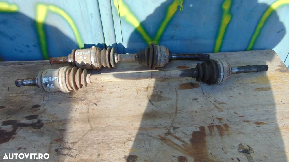 Planetare stanga/dreapta Daihatsu Feroza motor 1.6 benzina an 1994 - 1