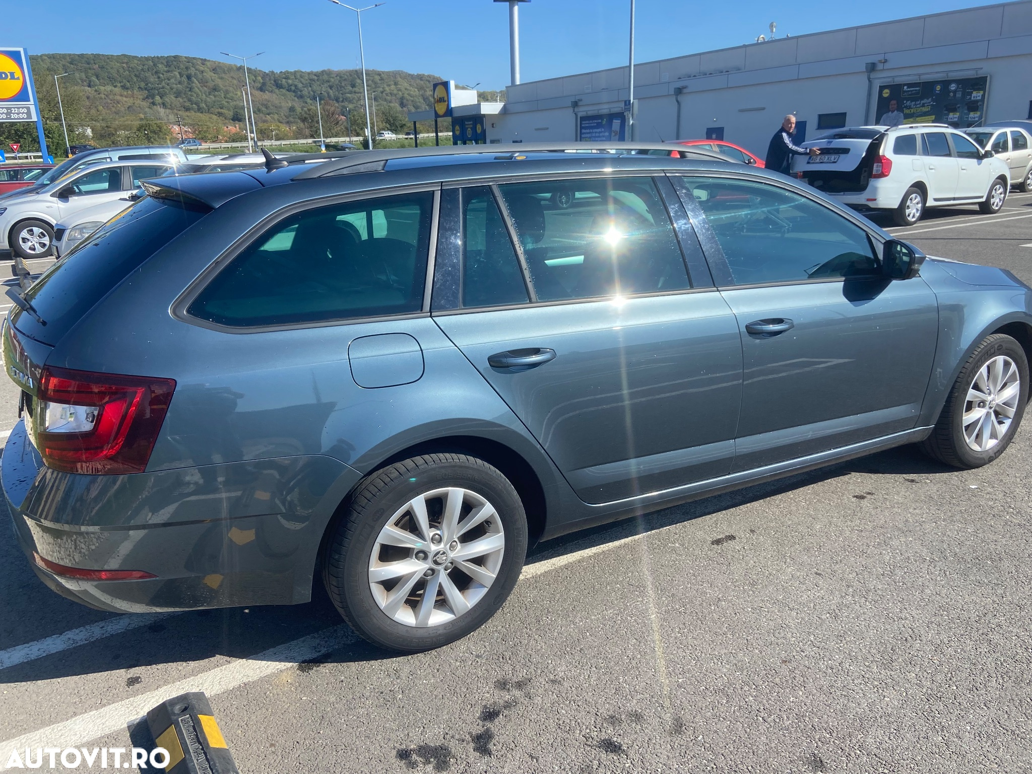 Skoda Octavia Combi Diesel 1.6 TDI Ambition - 6