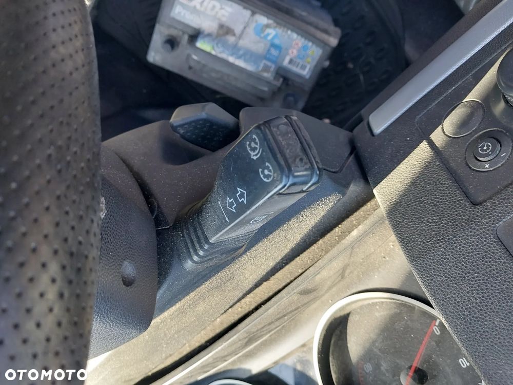 Opel Zafira B silnik kompletny 1.9 CDTI JTD 120KM wtryski pompa paliwa klimatyzacji wspomagania regulator alternator maglownica sprzęgło lewarek 6 biegów drzwi klapa błotnik lusterko kolor Z21B lampa reflektor przód przedni xenon przetwornica tył tylna hak holowniczy zestaw startowy sterownik stacyjka zamek zacisk hamulcowy deska rozdzielcza panel wyświetlacz boczek fotele mechanizm osłona manetki tempomat wykładzina podsufitka kierownica plastiki szyba NA CZĘŚCI WSZYSTKIE CZĘŚCI - 28