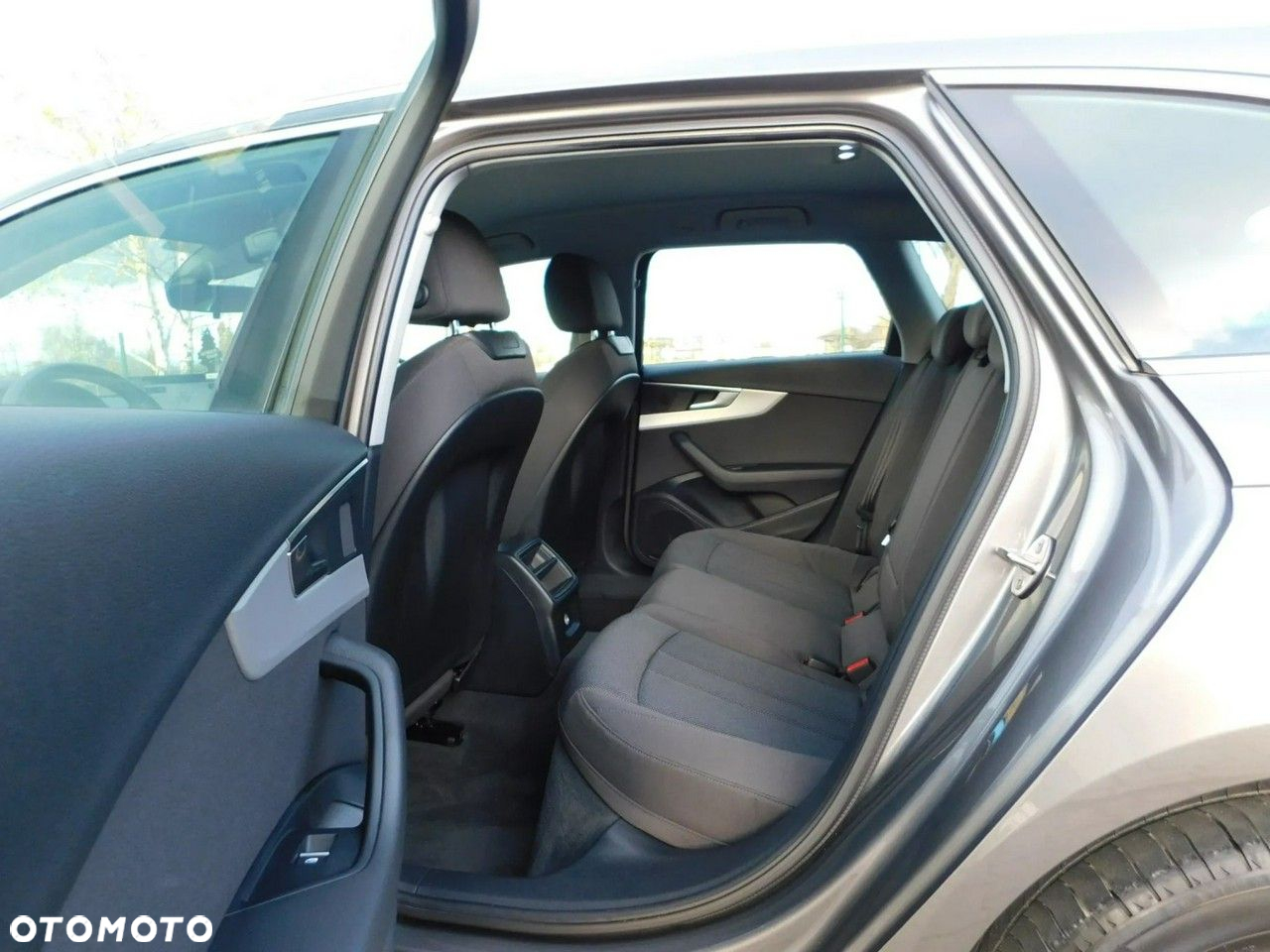 Audi A4 2.0 TDI Design - 12