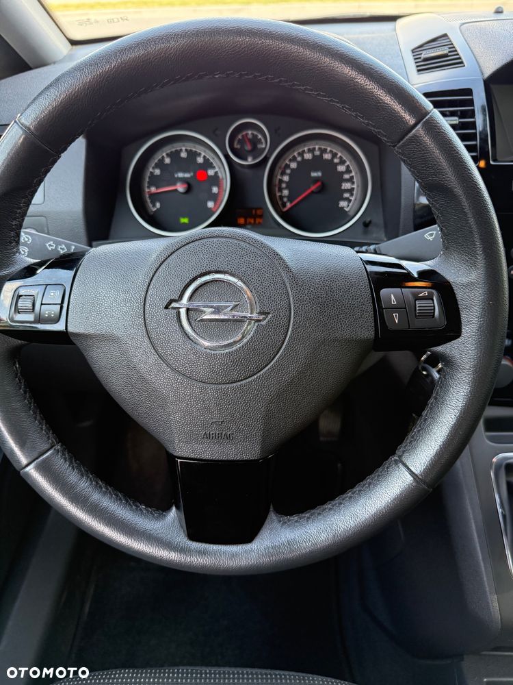 Opel Zafira 1.8 Cosmo - 24