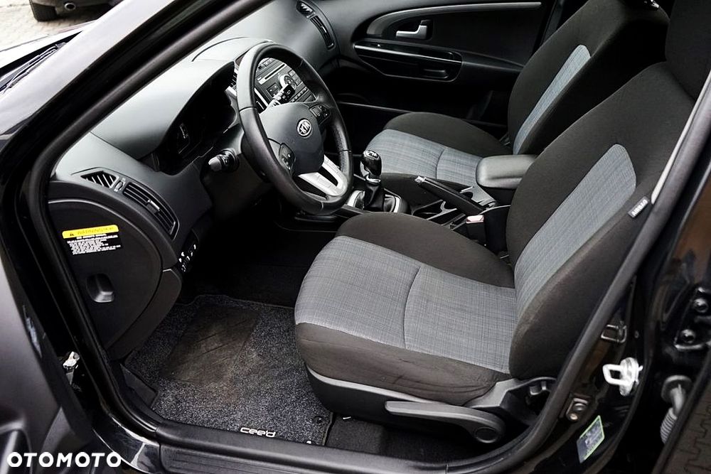 Kia Ceed 1.6 CRDi 90 ISG Spirit - 17