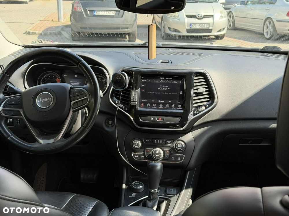 Jeep Cherokee - 26
