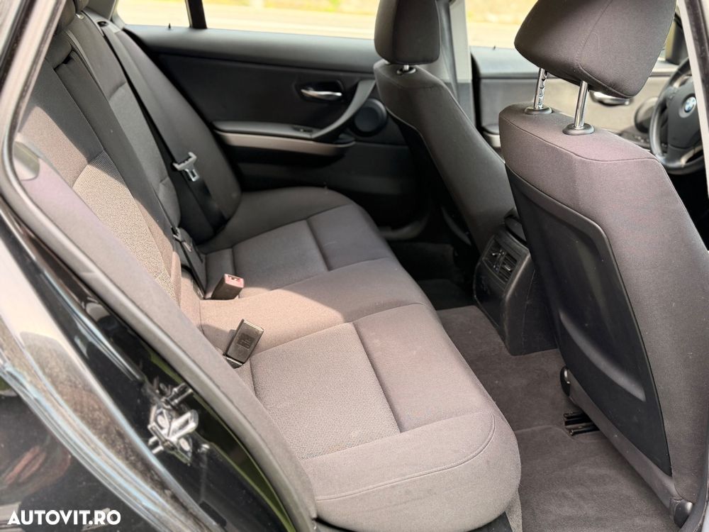 BMW Seria 3 320i - 7